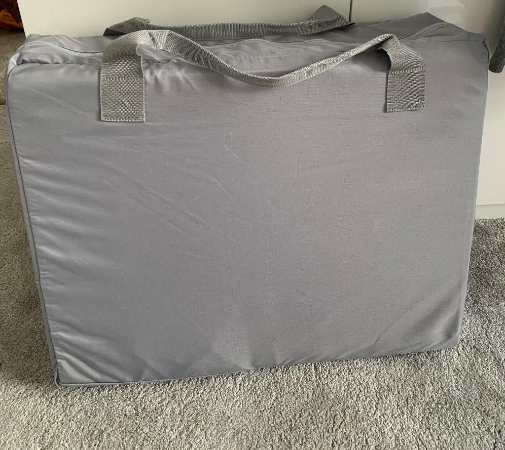 mamia lightweight travel cot